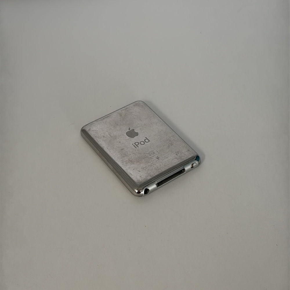 iPod - Picture 2 of 4